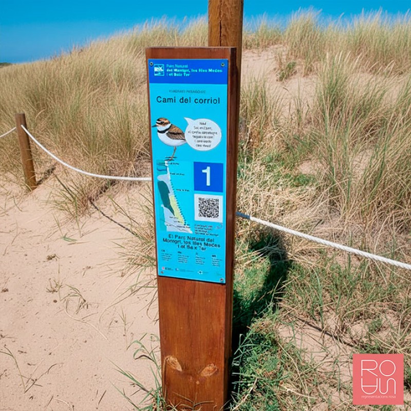 Fita d'informació de dunes a la platja